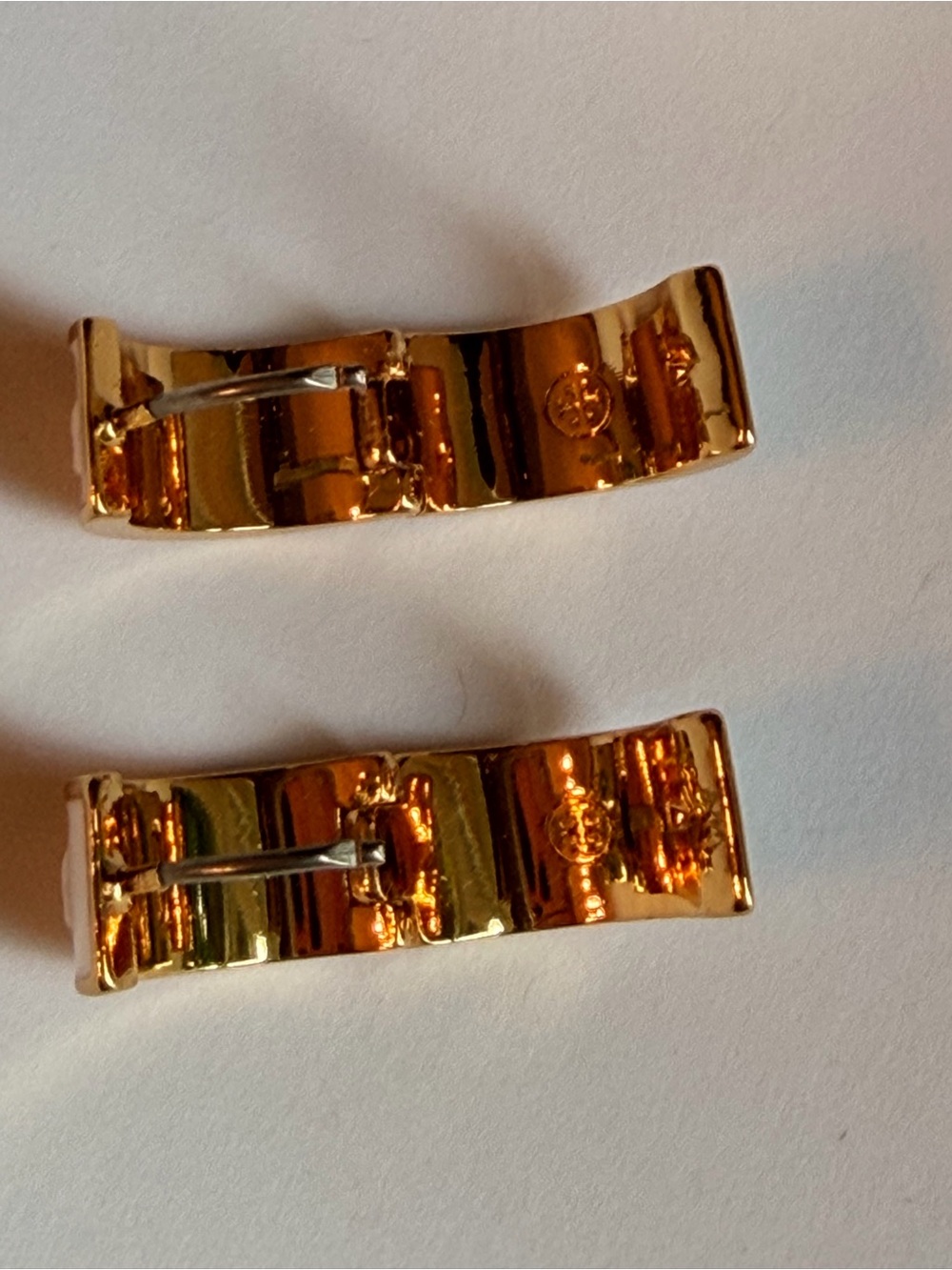 NIP Tory Burch Icon Huggie Earrings - Picture 9 of 10